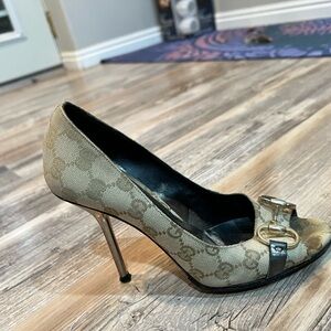 Elegant Tan Peep-Toe Heels Gucci